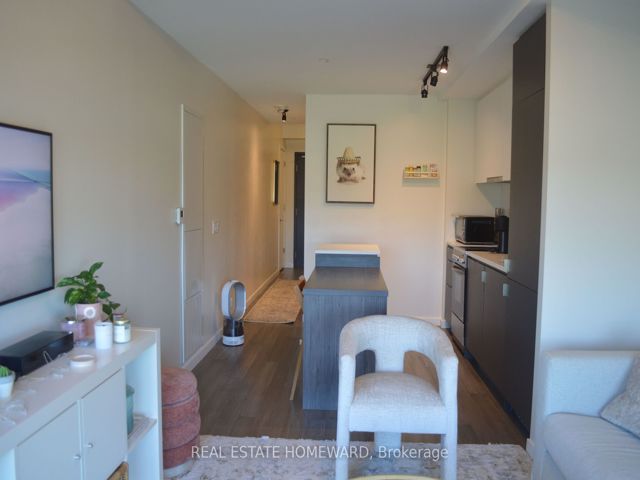 307 - 7 Smith Cres