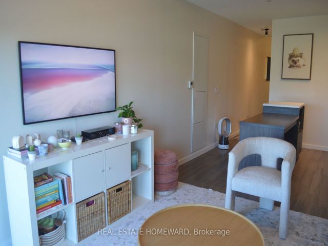 307 - 7 Smith Cres