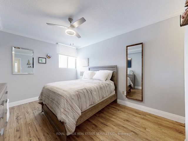 301 - 820 Burnhamthorpe Rd