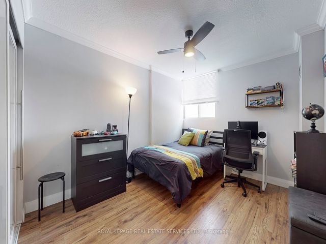 301 - 820 Burnhamthorpe Rd