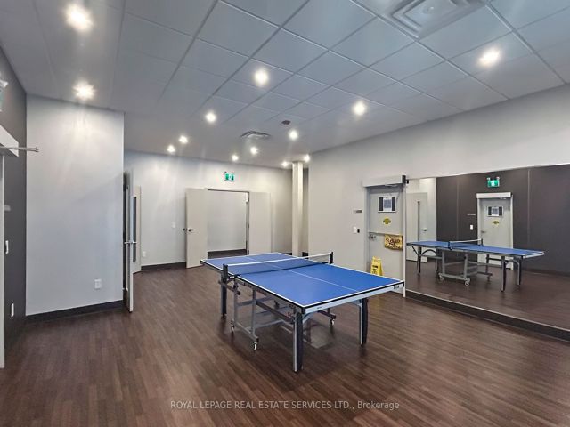301 - 820 Burnhamthorpe Rd