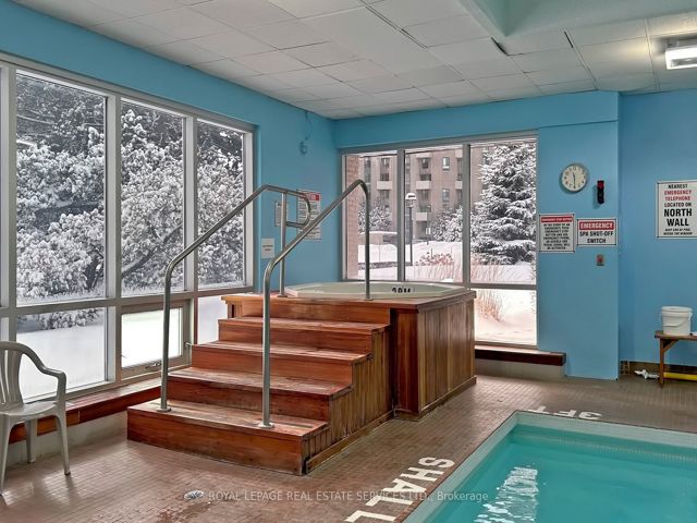 301 - 820 Burnhamthorpe Rd