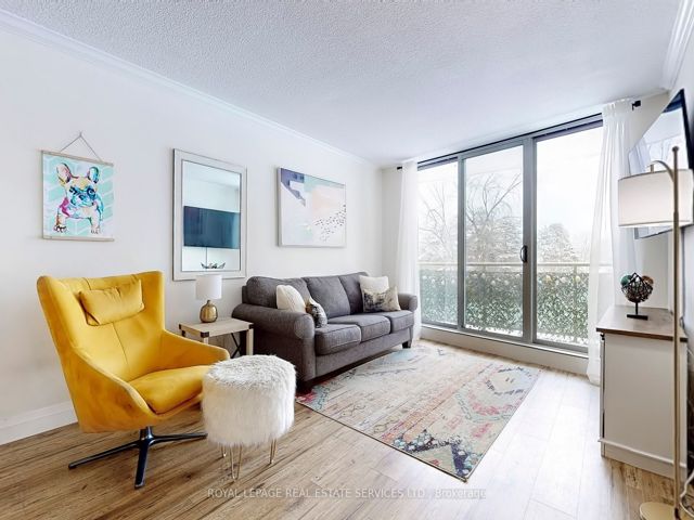 301 - 820 Burnhamthorpe Rd