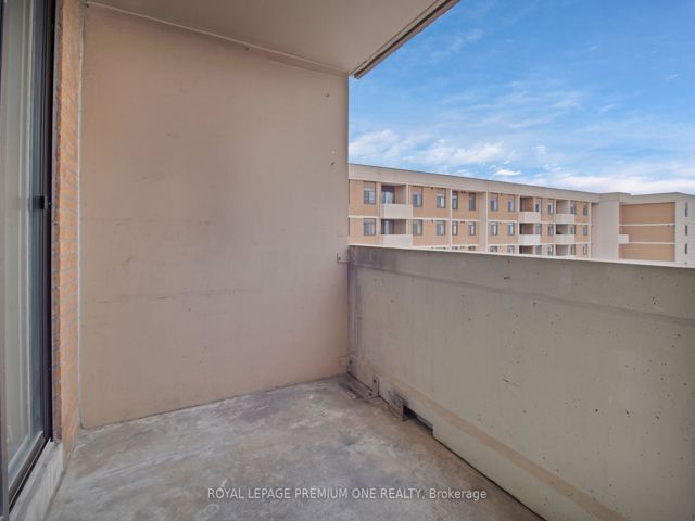 502 - 2645 Jane St