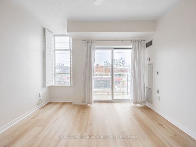 316 - 2495 Dundas St W