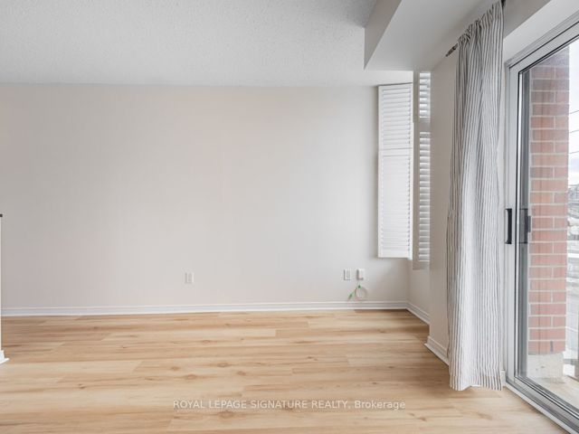 316 - 2495 Dundas St W