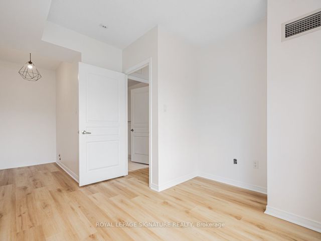 316 - 2495 Dundas St W