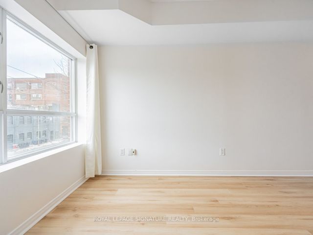 316 - 2495 Dundas St W