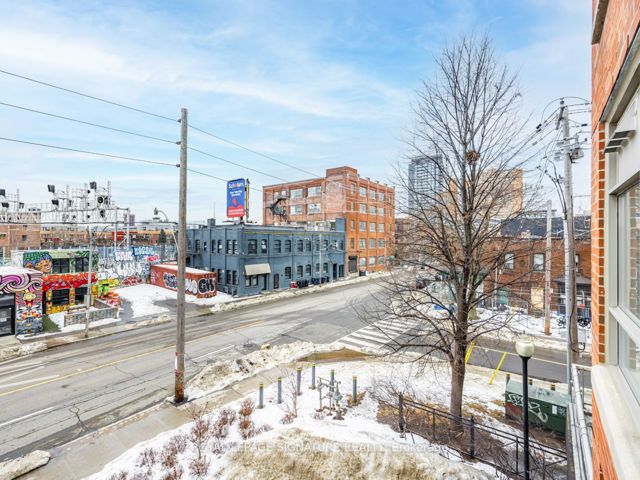 316 - 2495 Dundas St W