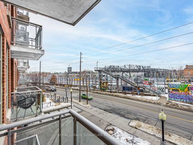 316 - 2495 Dundas St W
