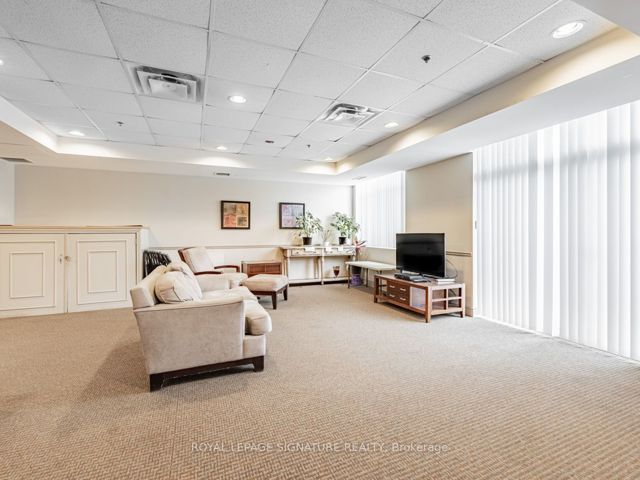 316 - 2495 Dundas St W