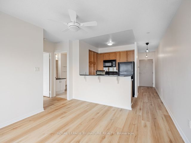 316 - 2495 Dundas St W