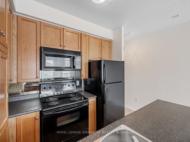 316 - 2495 Dundas St W