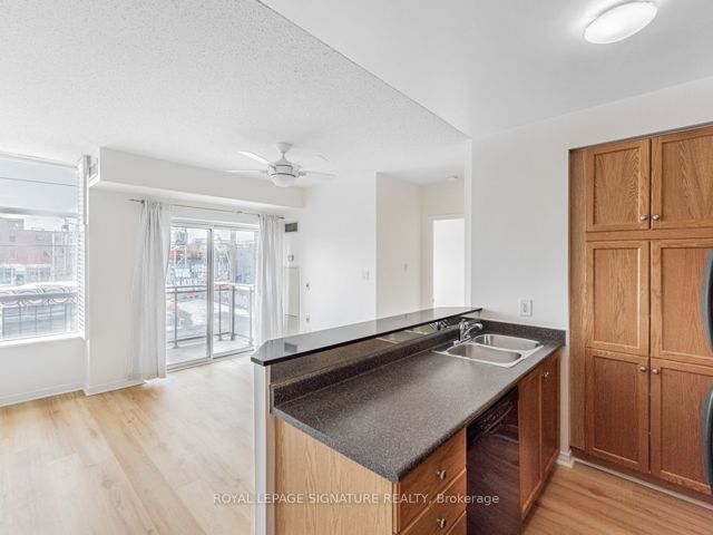 316 - 2495 Dundas St W