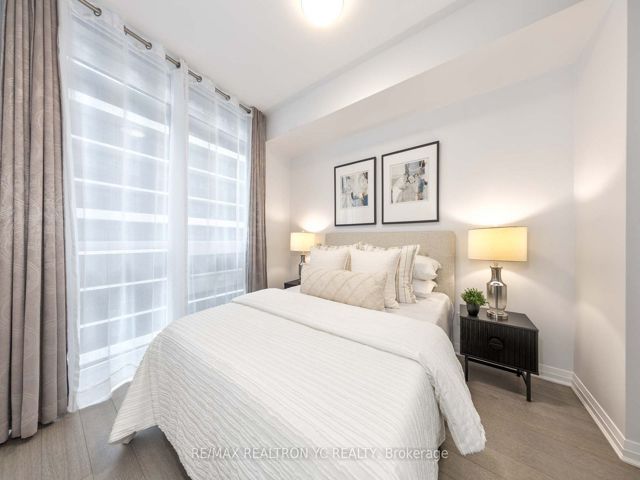 1005 - 59 Annie Craig Dr