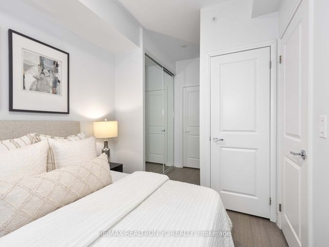 1005 - 59 Annie Craig Dr