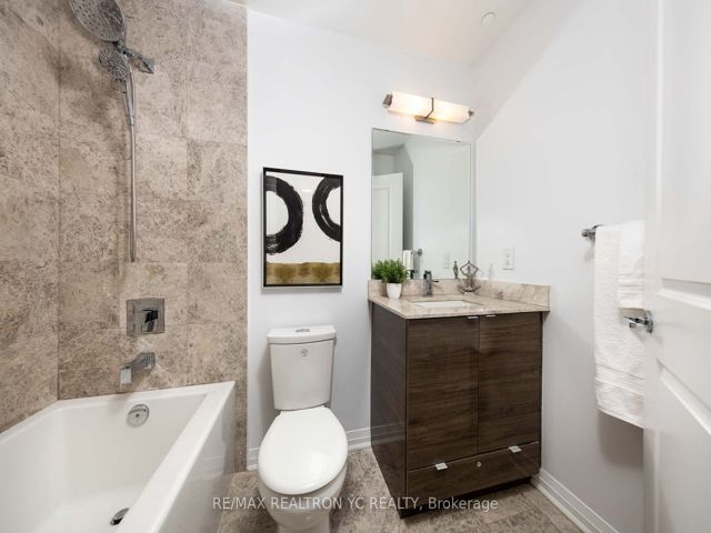 1005 - 59 Annie Craig Dr