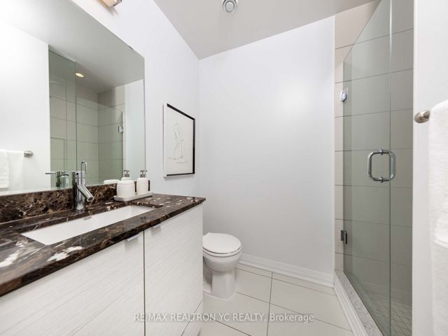 1005 - 59 Annie Craig Dr