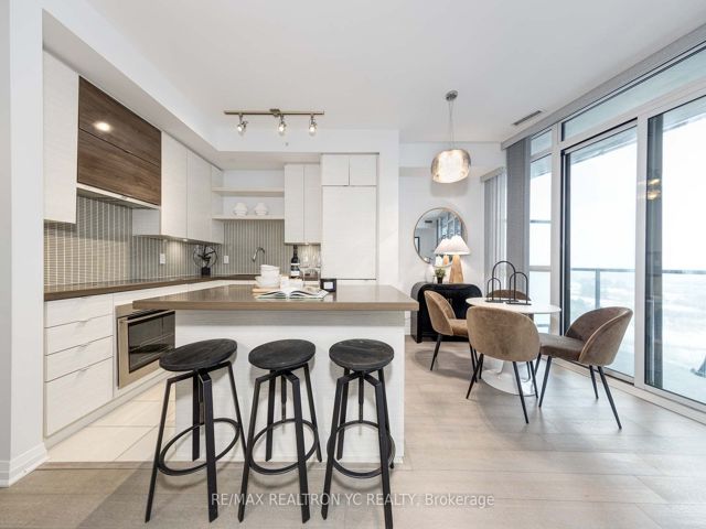 1005 - 59 Annie Craig Dr