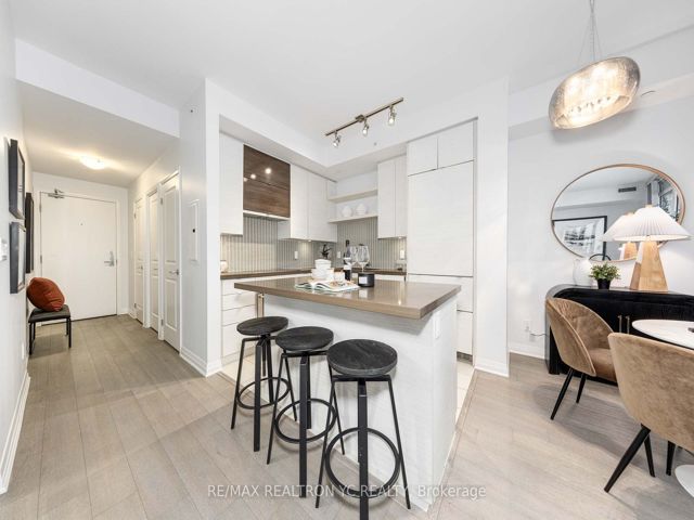 1005 - 59 Annie Craig Dr