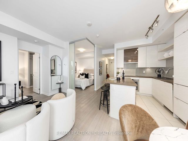 1005 - 59 Annie Craig Dr