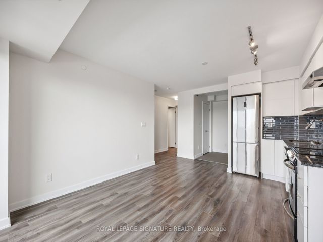 906 - 160 Flemington Rd
