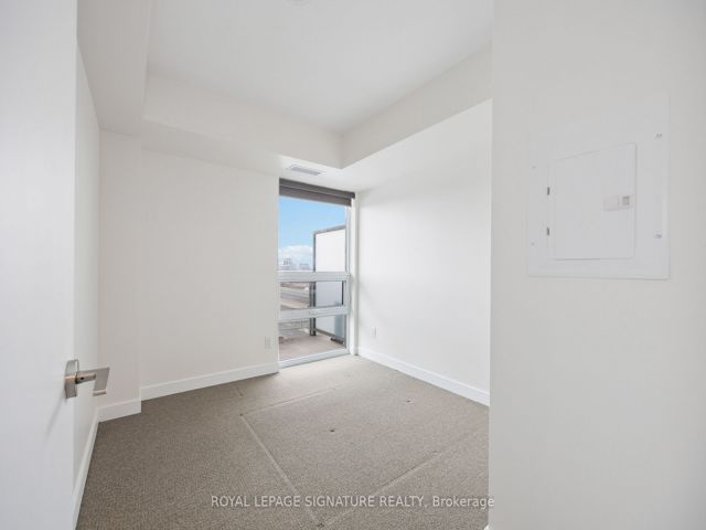 906 - 160 Flemington Rd