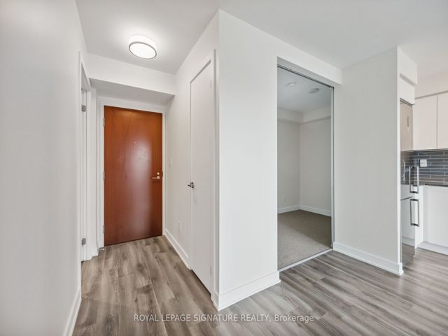 906 - 160 Flemington Rd