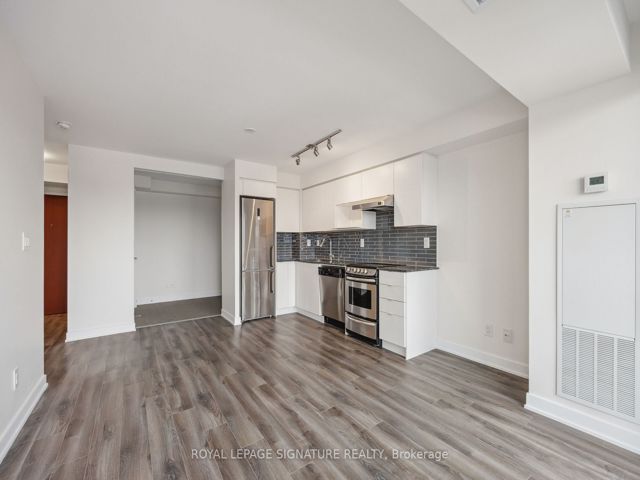906 - 160 Flemington Rd