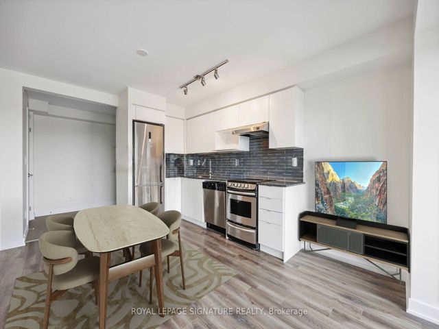 906 - 160 Flemington Rd