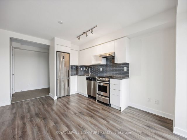 906 - 160 Flemington Rd