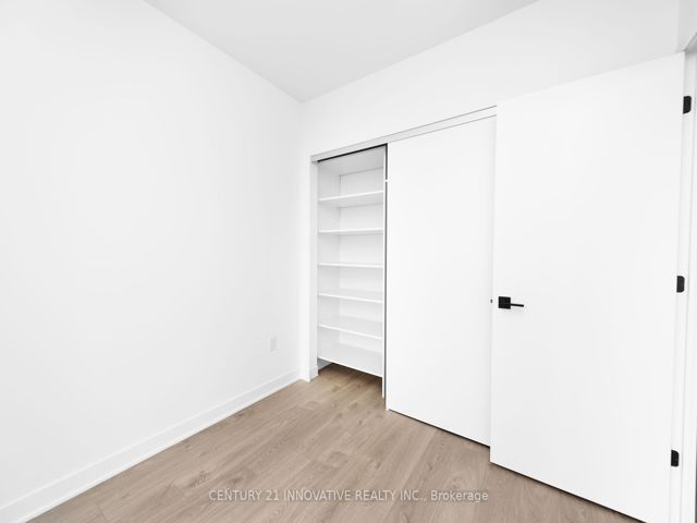 1806 - 36 Zorra St