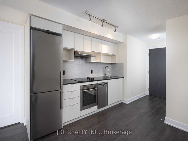 1810 - 7 Mabelle Ave