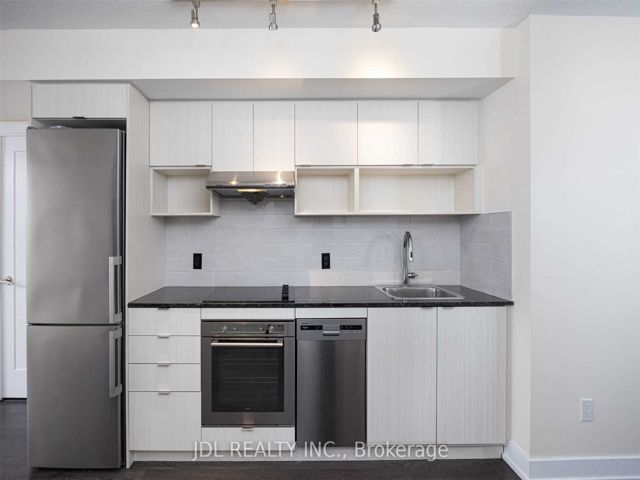 1810 - 7 Mabelle Ave