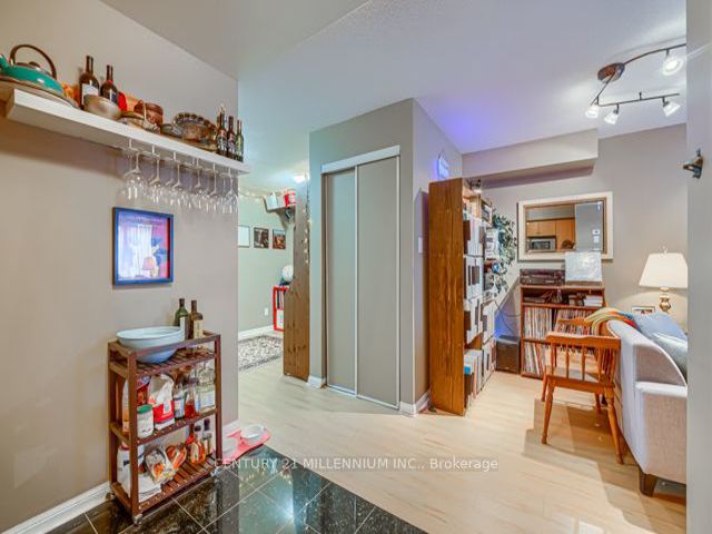 832 - 12 Laidlaw St