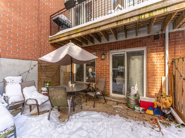 832 - 12 Laidlaw St