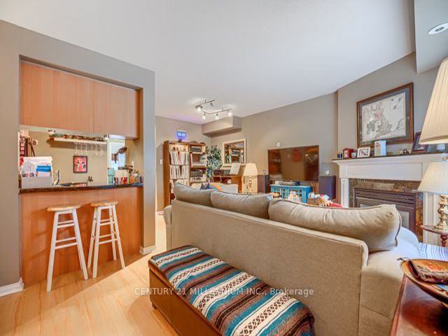 832 - 12 Laidlaw St