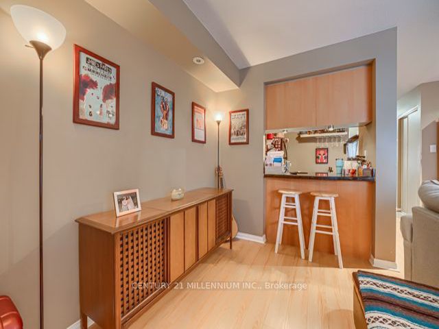 832 - 12 Laidlaw St