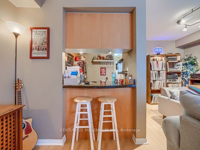 832 - 12 Laidlaw St