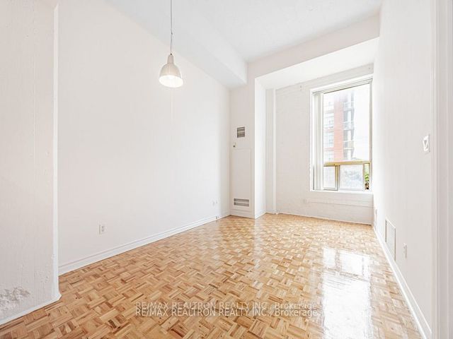 225 - 1401 Dupont St
