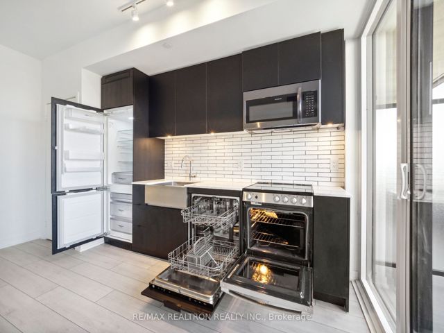 320 - 270 Dufferin St