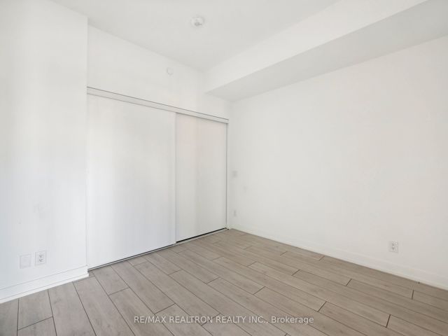 320 - 270 Dufferin St