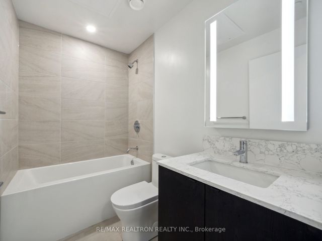 320 - 270 Dufferin St