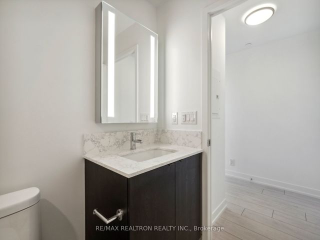 320 - 270 Dufferin St