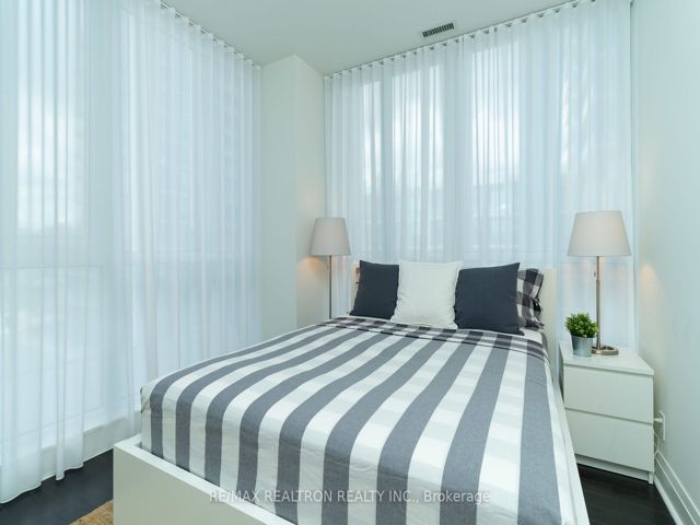 211 - 17 Zorra St