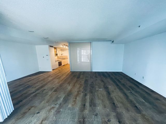 B609 - 60 Annie Craig Dr