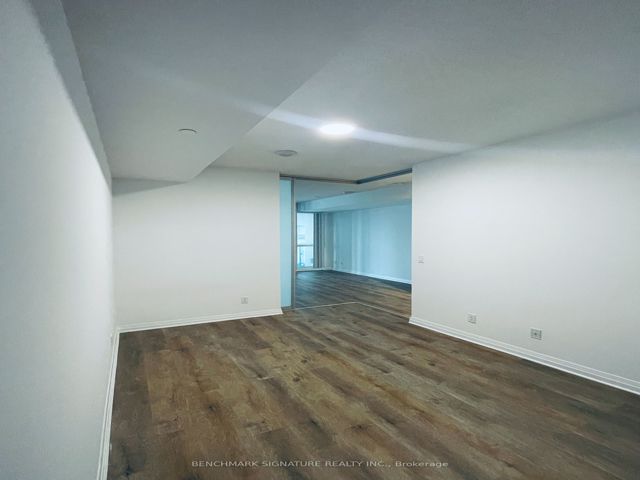 B609 - 60 Annie Craig Dr