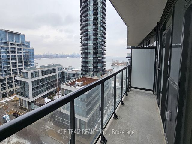 1001 - 38 Annie Craig Dr