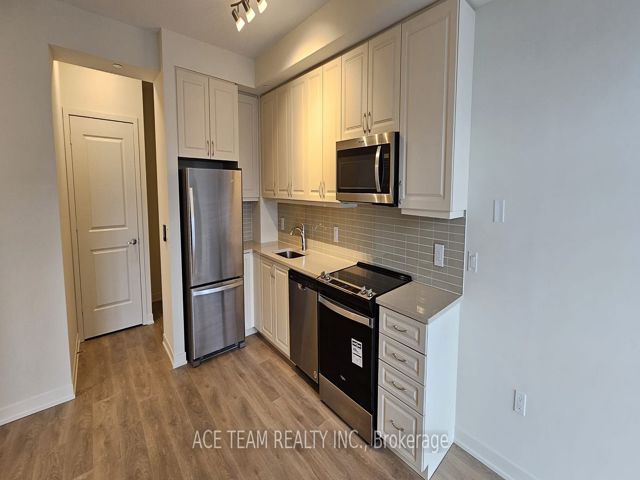 1001 - 38 Annie Craig Dr