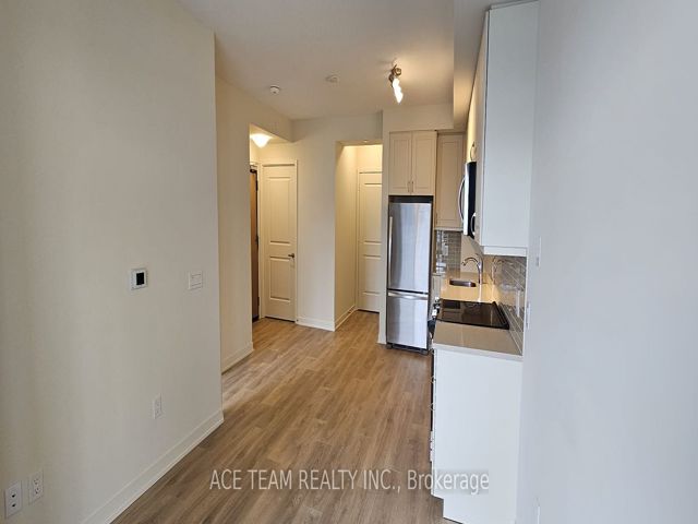 1001 - 38 Annie Craig Dr